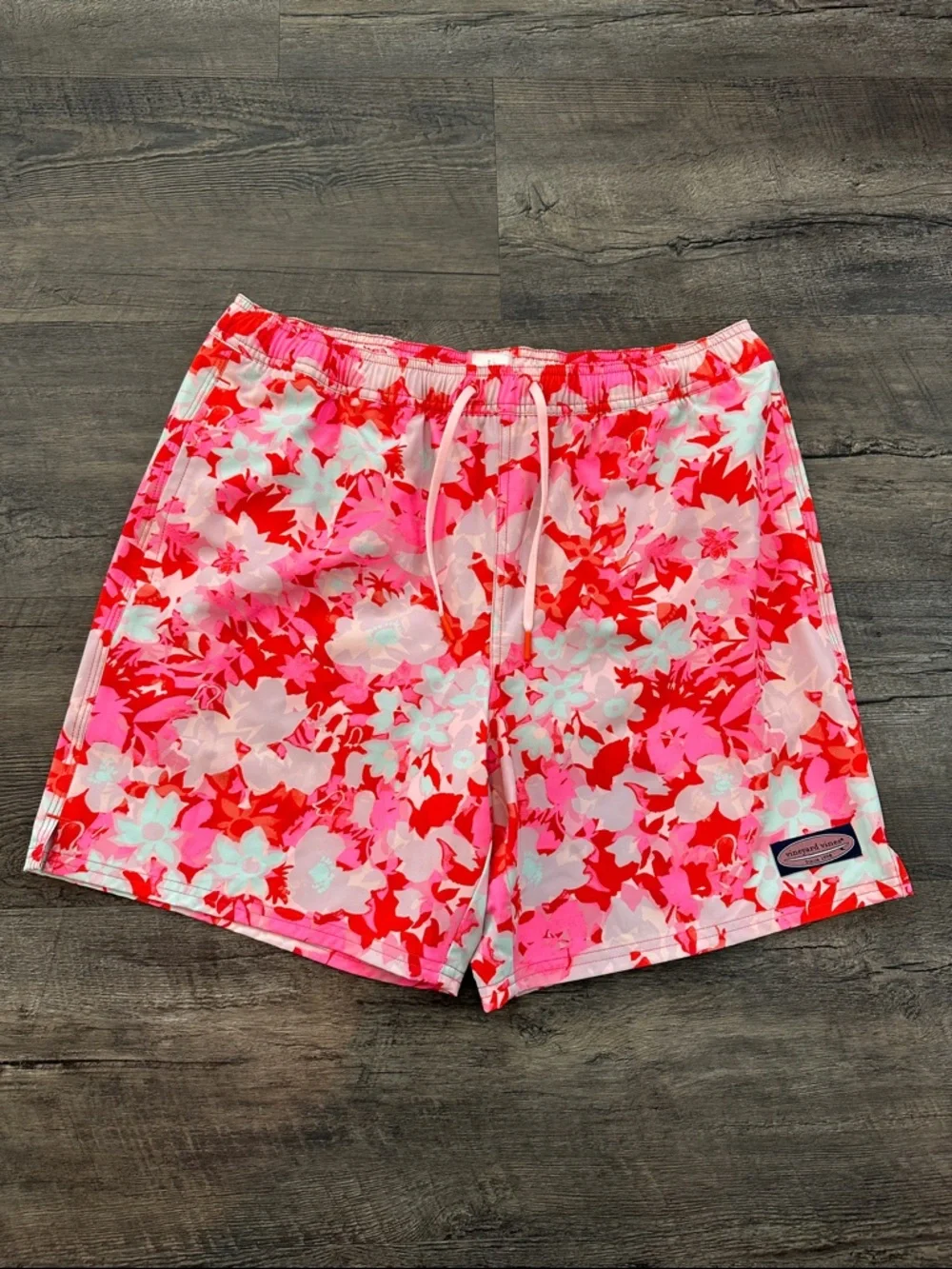 Vineyard Vines Medium Pink & Red Tropical Floral Chappy Swim Trunks NWOT